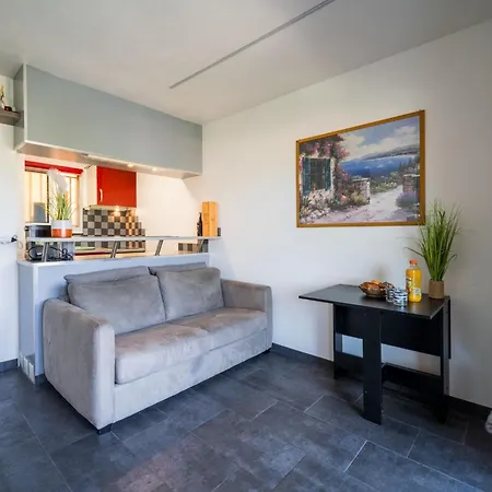 La Dolce Casa, Piscine, Balcon أنتيب
